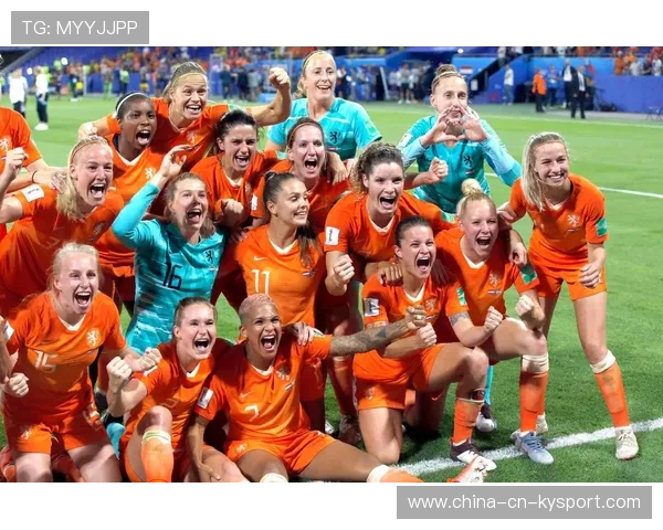 荷兰女足在预选赛中与德国队激战，荷兰女足比赛视频